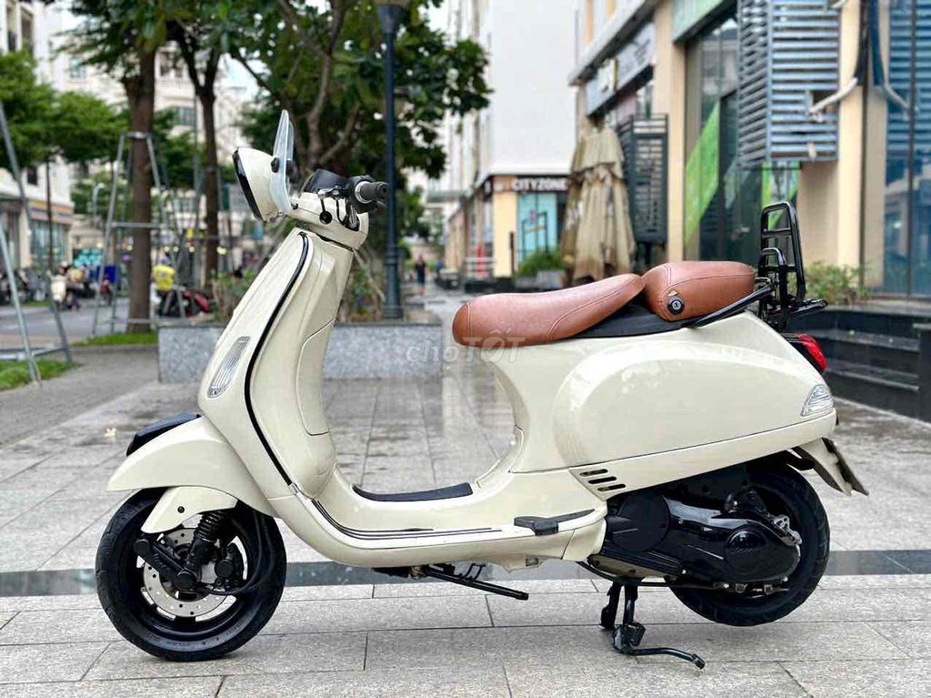 🇨🇮🇨🇮LXV 125cc.3VIE Nhập Ý Phun Xăng. Ngay Chủ. Mua bán Xe máy tại Quận Gò Vấp Tp Hồ Chí Minh được đăng bởi VESPA ĐỨC NGUYỄN  hình 2