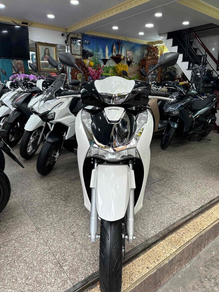SH 160i ABS + HSTC 2024 Trắng 1637 Km Bao Sang Tên. Mua bán Xe máy tại Quận Phú Nhuận Tp Hồ Chí Minh được đăng bởi Ngô Hà hình 8