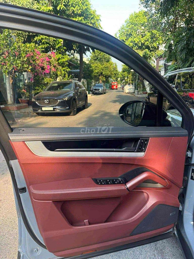 Porsche Cayenne 2023 Серый Немецкий Автомат