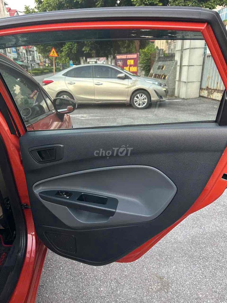 Ford Fiesta Cam 5 chỗ Số tự động. Mua bán Ô tô tại Huyện Hoài Đức Hà Nội được đăng bởi Đức Giang hình 10
