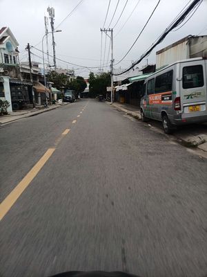 Nhà đúc lầu, 2 phòng ngủ, balon rộng. sau Nhà Mặt Tiền 