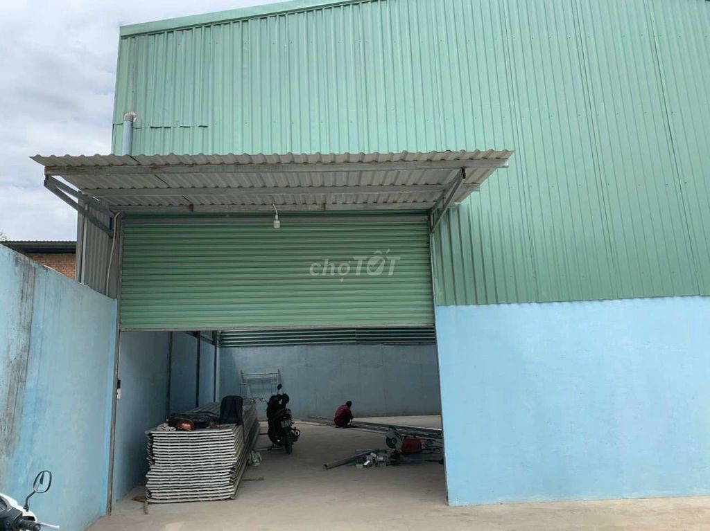 Nhà xưởng 300m2 đường Thạnh Lộc 19 ngay Ngã tư Ga Quận 12