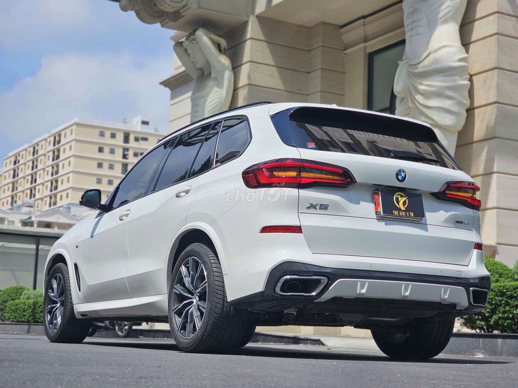 BMW X5 XDIRE40i M SPORT SX 2022/ĐK 2023 14.000 KM. Mua bán Ô tô tại Quận Gò Vấp Tp Hồ Chí Minh được đăng bởi THẾ GIỚI Ô TÔ AUTO WORLD  hình 6