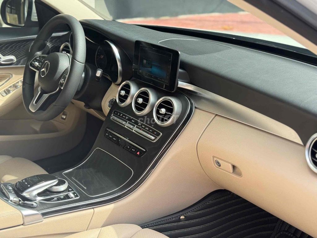 Mercedes Benz C200 Facelift model 2019. Mua bán Ô tô tại Quận 8 Tp Hồ Chí Minh được đăng bởi Khoa nguyễn hình 7