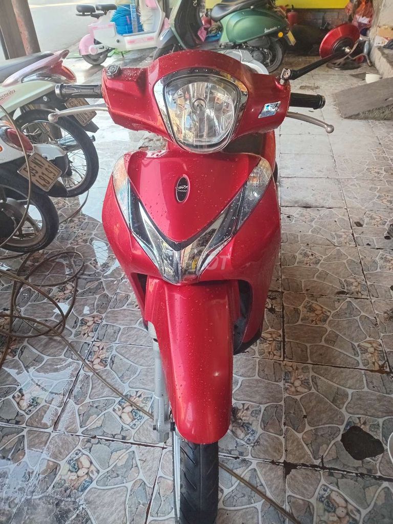 Honda SH Mode Đỏ. Mua bán Xe máy tại Quận Bình Tân Tp Hồ Chí Minh được đăng bởi Cường phát  hình 1