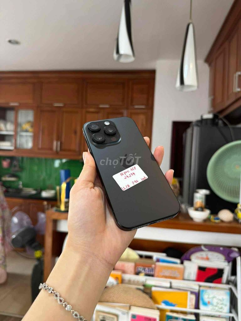 Apple iPhone 16 Pro 128GB Đen. Mua bán Điện thoại tại Quận Đống Đa Hà Nội được đăng bởi  HT Mobie Trả góp nợ xáu bao duyệt hình 1