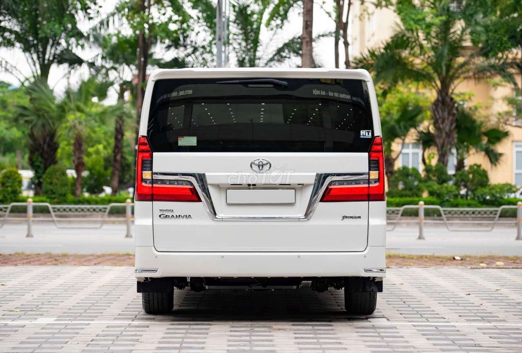 Toyota Granvia 2020 photo 4
