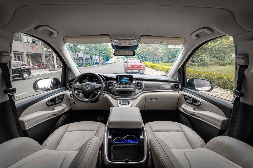 Mercedes V250 Luxury 2021 xe 7 chỗ màu trắng. Mua bán Ô tô tại Quận 7 Tp Hồ Chí Minh được đăng bởi Dương Phương hình 15
