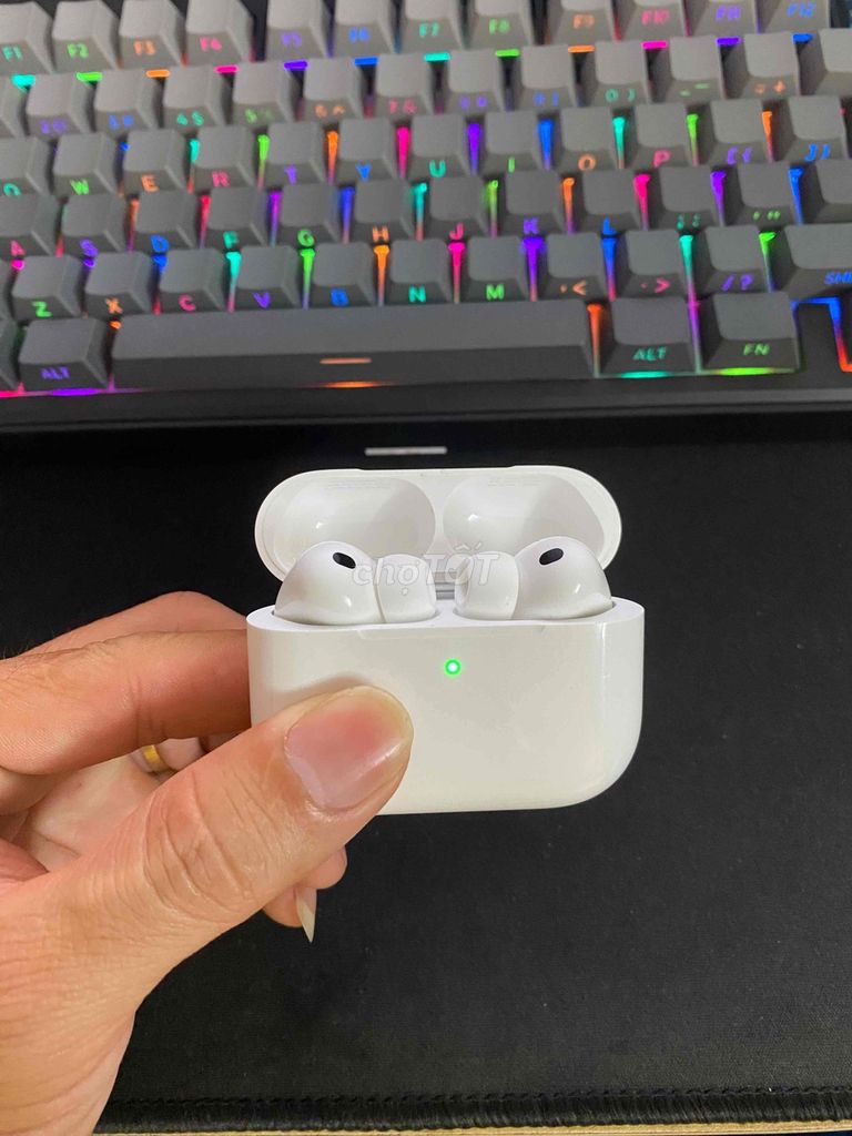 Tai nghe Apple AirPods Pro 3 Trắng. Mua bán Tivi, Âm thanh tại Thành phố Buôn Ma Thuột Đắk Lắk được đăng bởi Nguyễn Dinh hình 1