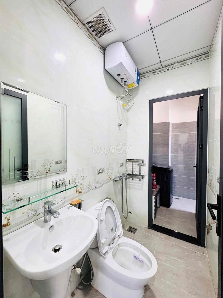 Brand-new 2-bedroom flat near Hồ Xuân Hương and My Khe beach — photo 7