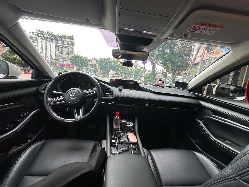 Mazda 3 Deluxe 2022 белая 27 000 км