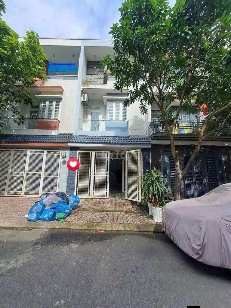 Cho thuê nhà 1 Trệt 2 Lầu gần Làng Đại học và chợ Đông Hoà