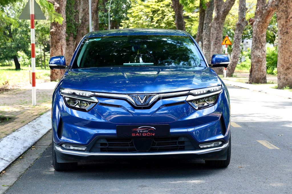 VinFast VF8 2023 Комплектация с купленной батареей SUV 90 000 км