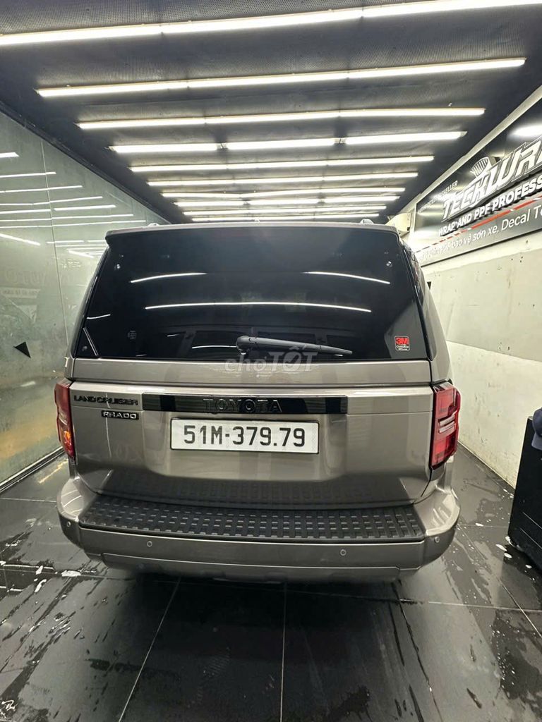 Toyota Land Cruiser Prado 5 мест, серого цвета