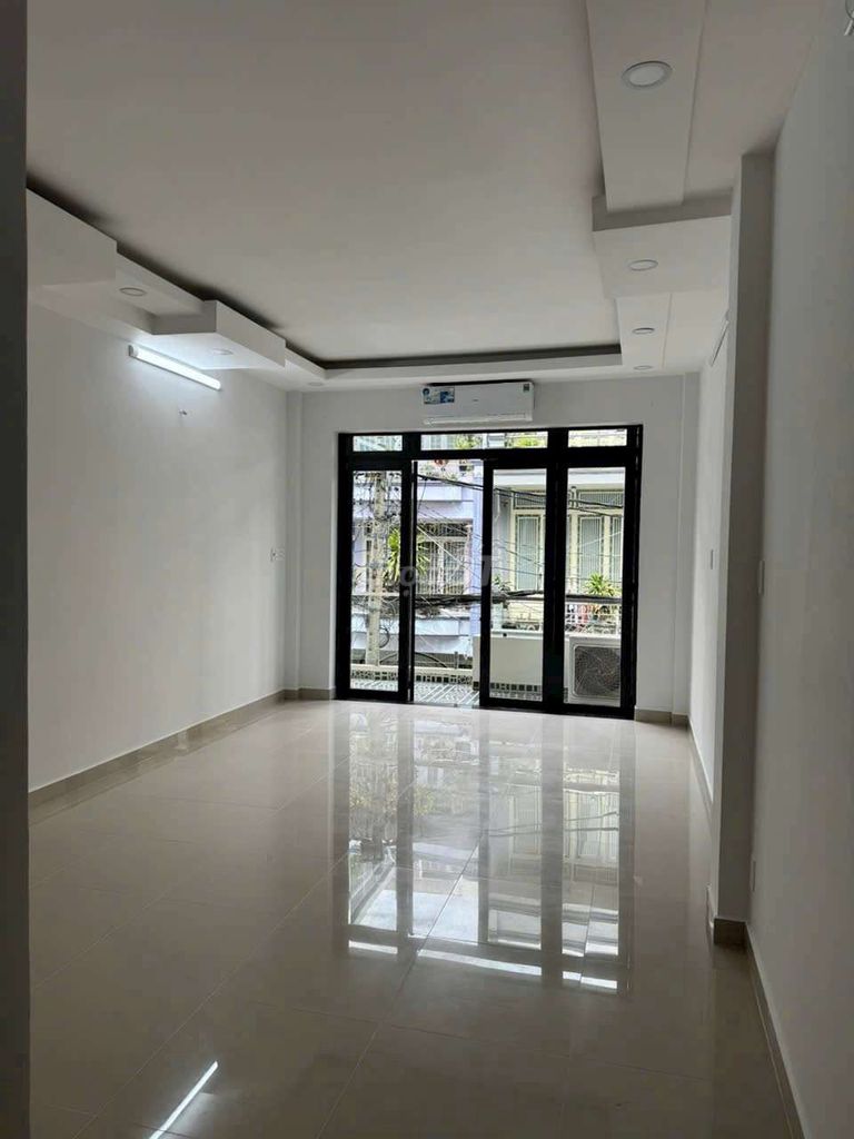 Chỉ 10,5 tỷ Nhà 4 tầng mới đẹp, đg 21 ngay cc Western Capital Bình Phú