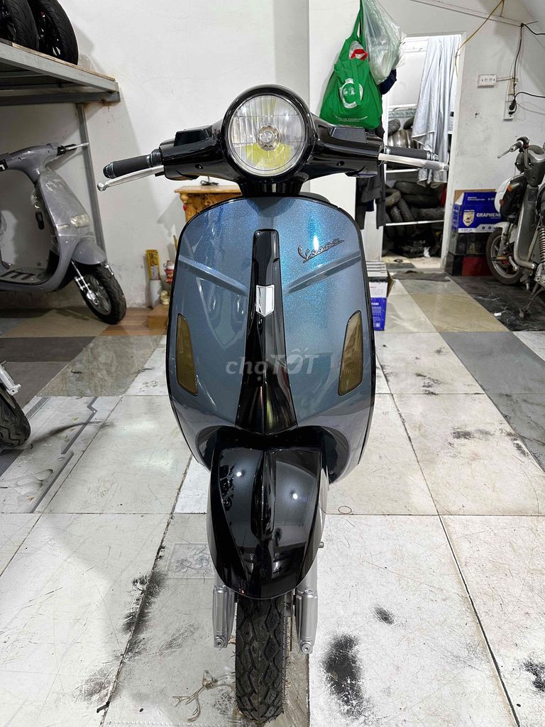 Электрический скутер Vespa для серфинга на зеленой батарее gtdd