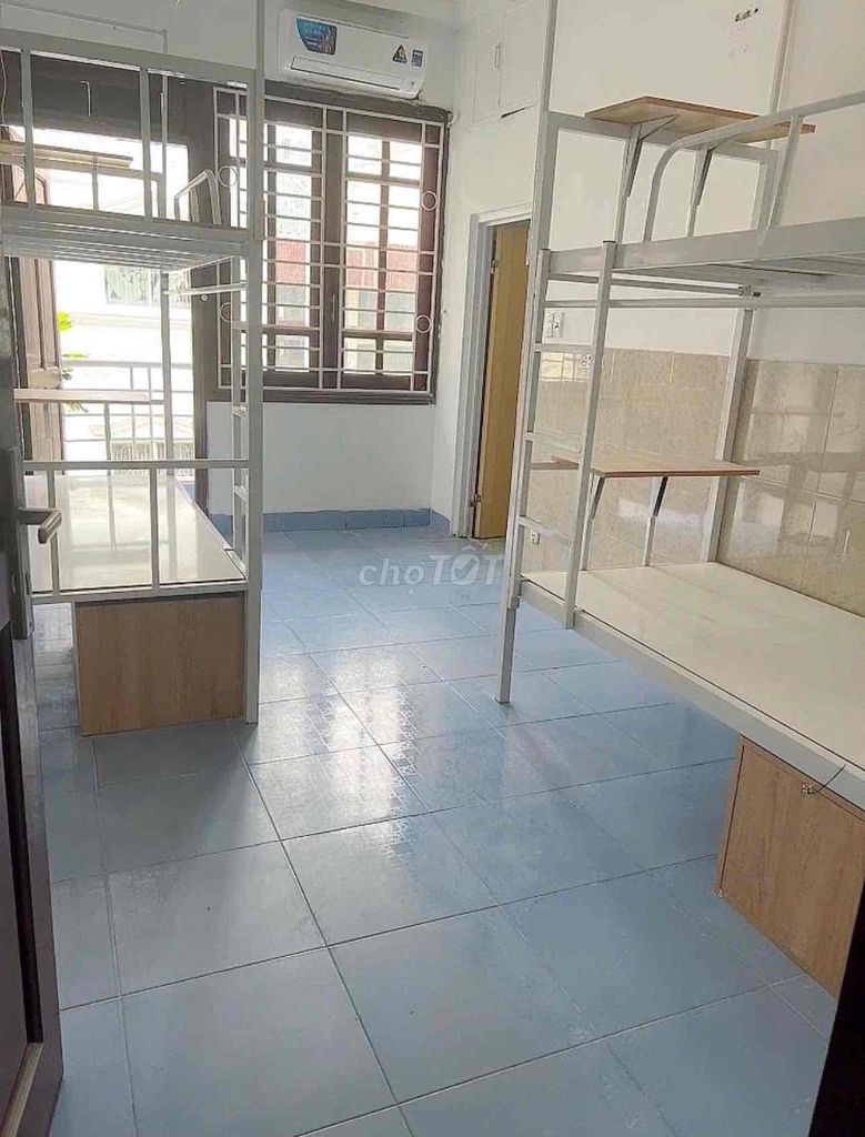 KÝ TÚC XÁ MÁY LẠNH ĐI BỘ ĐẾN TRƯỜNG