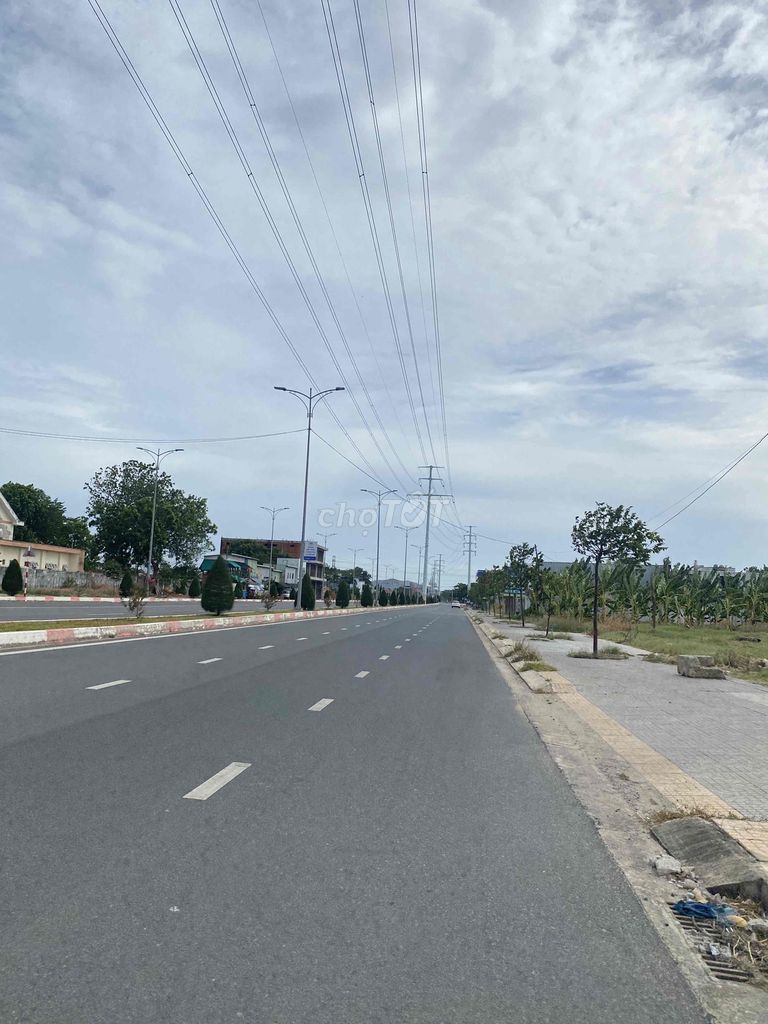 Vợ chồng tôi cần bán lô đất đường tránh quốc lộ 56, phú mỹ, thổ cư. Mua bán đất tại Thị xã Phú Mỹ Bà Rịa - Vũng Tàu được đăng bởi MAI VĂN TUYỂN hình 1