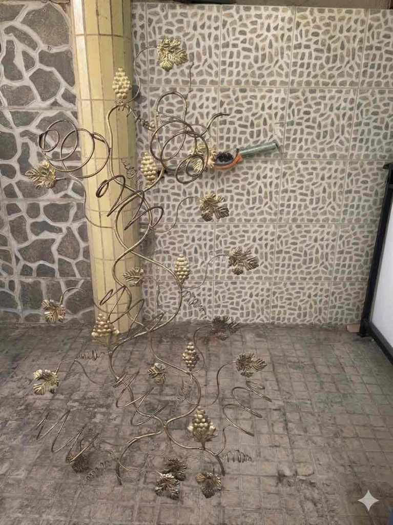 Kệ rượu sắt vàng đồng 6-7 chai 1m1. Mua bán Tủ, kệ gia đình tại Huyện Nhà Bè Tp Hồ Chí Minh được đăng bởi Tạp Hoá Nhà Giang hình 1