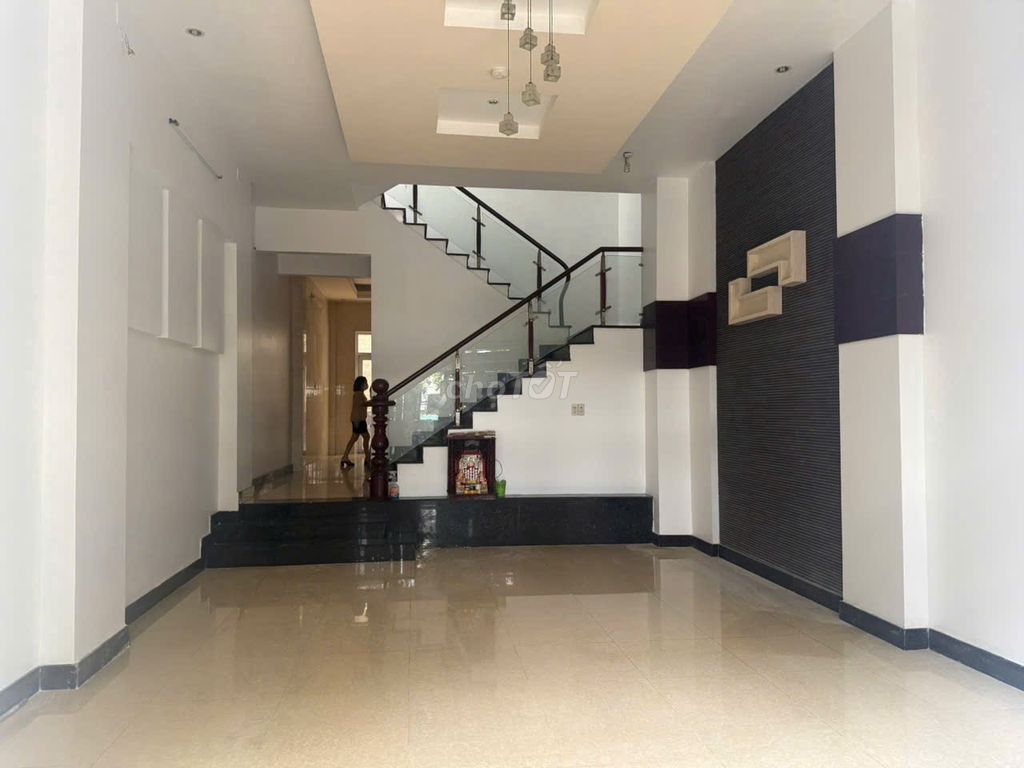 Аренда · 4 комн. · 100 м² · Quận Bình Tân, ул. khu Tên Lửa