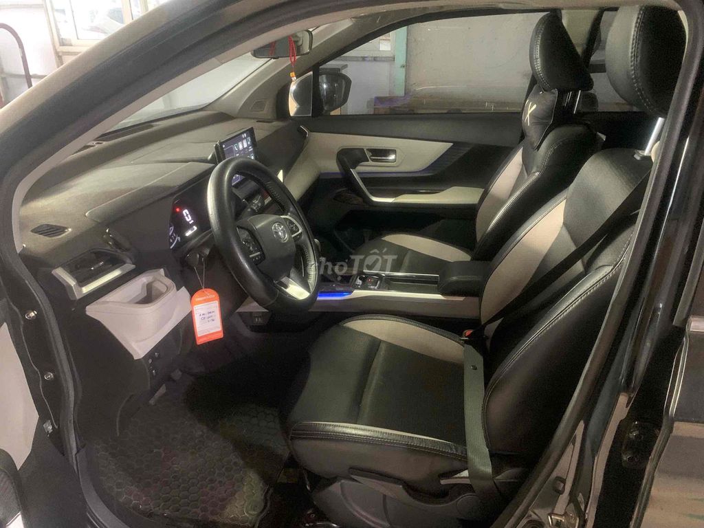 Toyota Veloz Cross 7 мест, черный, Индонезия, 71 000 км