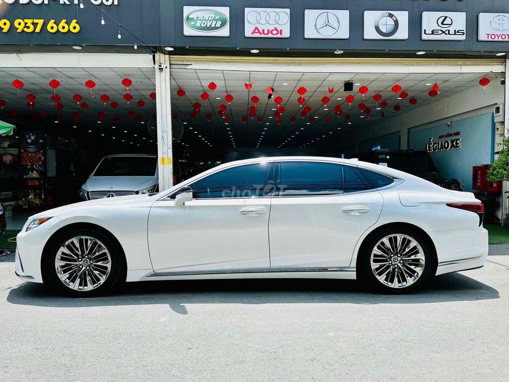 Lexus LS 500 odo mới 17.000km model 2024. Mua bán Ô tô tại Quận 8 Tp Hồ Chí Minh được đăng bởi Hồng Phúc hình 8