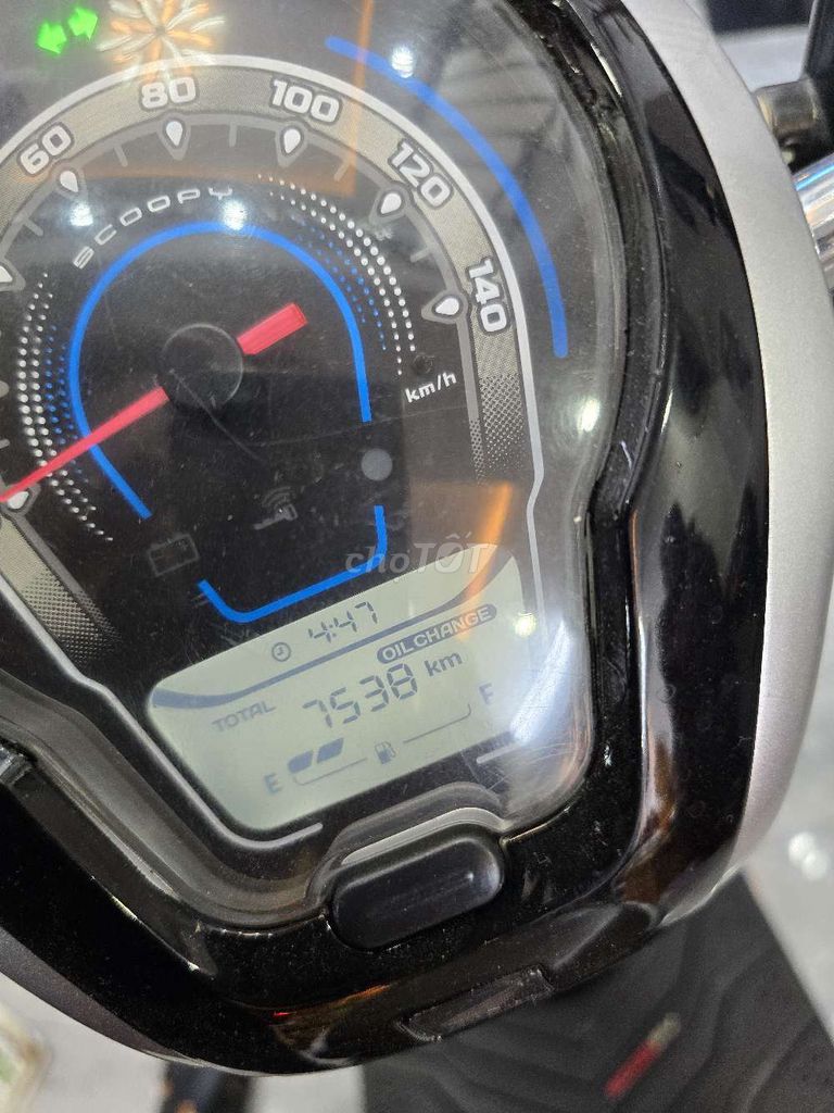 Honda Scoopy 2024 в цвете Porsche Silver