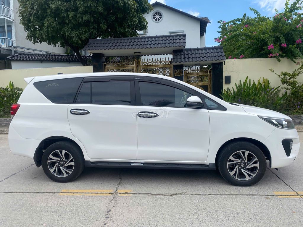 Toyota Innova 2.0E 2022