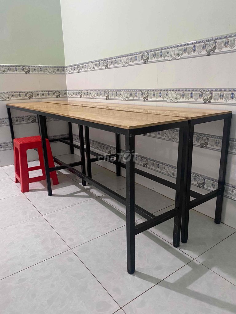 cần thanh lý 3 bàn học và ghế kèm theo