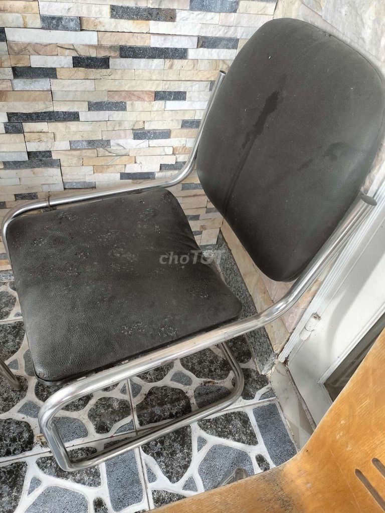 Dọn nhà cần bán ghế cũ