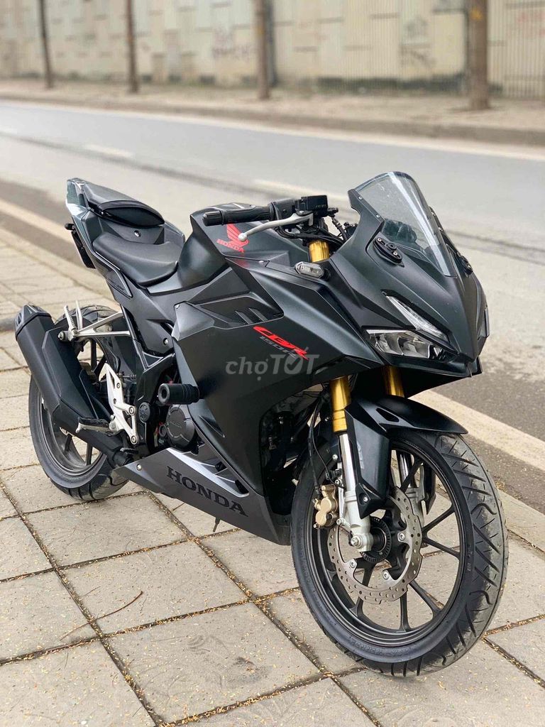 HONDA CBR 150R biển 29- bản đen sần xe lướt mới. Mua bán Xe máy tại Quận Nam Từ Liêm Hà Nội được đăng bởi Tong motor xe may hình 2