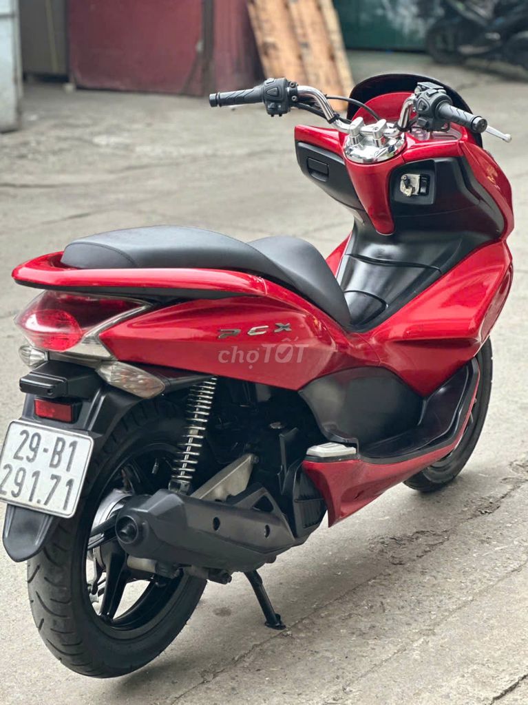 Honda PCX màu đỏ 2013 cần tiền bán gấp. Mua bán Xe máy tại Quận Nam Từ Liêm Hà Nội được đăng bởi E Hằng hình 5