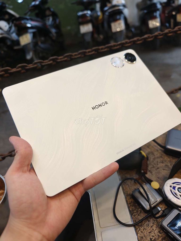 Honor Pad V9 8GB/256GB Trắng 98% đẹp. Mua bán Máy tính bảng tại Quận 12 Tp Hồ Chí Minh được đăng bởi Nguyễn Hồng Khương hình 1