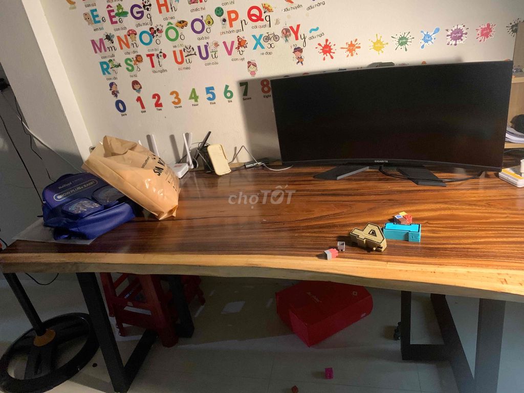 Bàn gỗ me tây chân sắt 80-90cm. Mua bán Bàn ghế tại Thành phố Huế Thừa Thiên Huế được đăng bởi luutinh hình 1