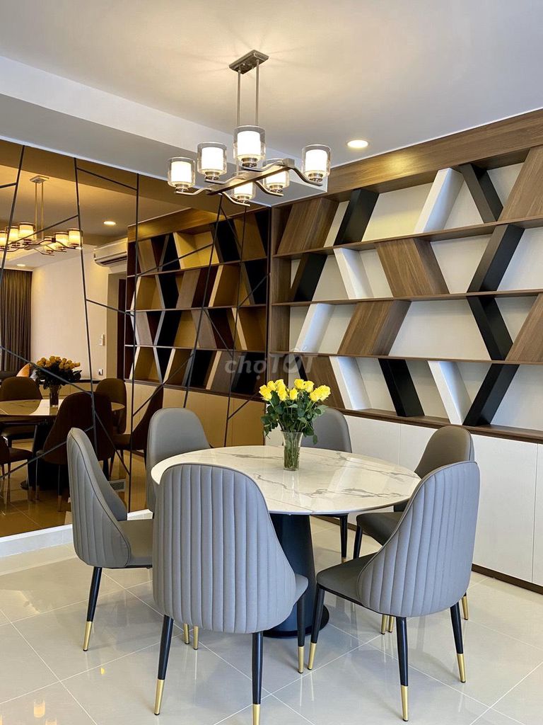 3-комнатная квартира на продажу Vinhomes Golden River Bason