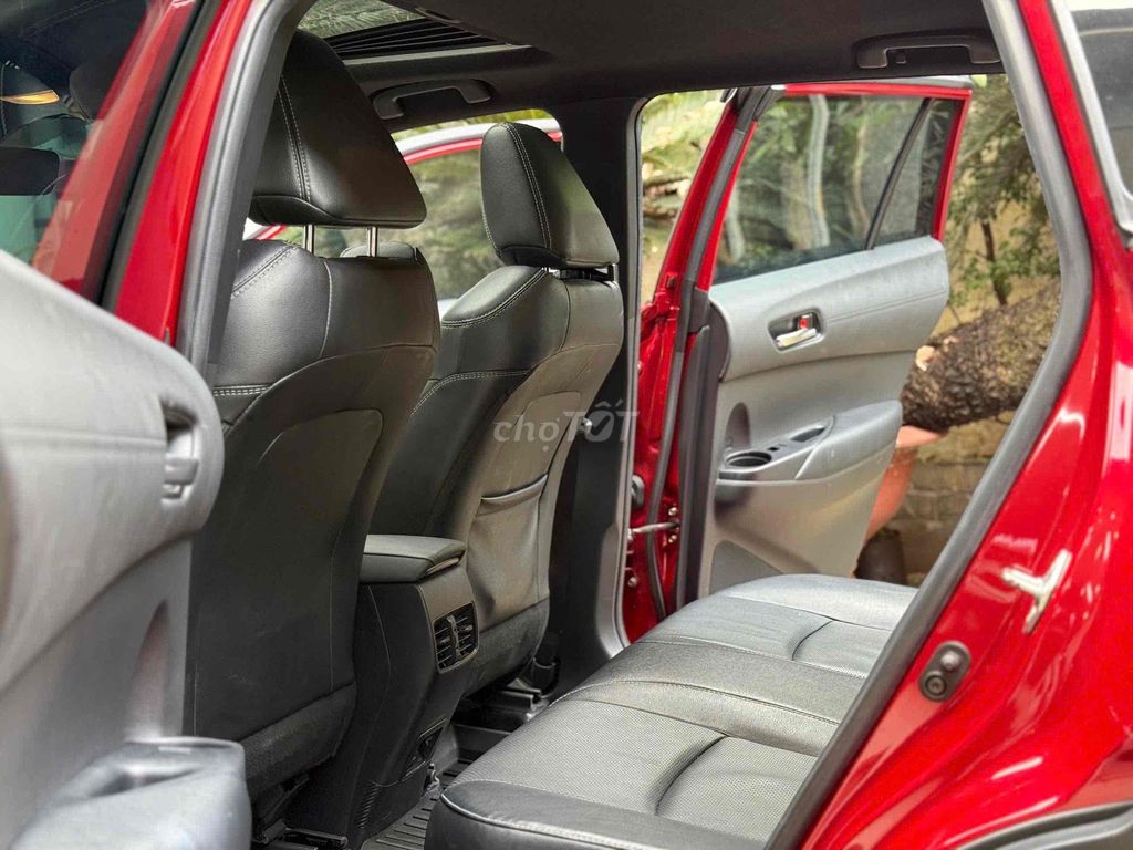 Toyota Corolla Cross màu đỏ 2020 1.8V - 26000 km. Mua bán Ô tô tại Quận Bình Thạnh Tp Hồ Chí Minh được đăng bởi Đại lý chính hãng xe qua sử dụng Toyota Sài Gòn hình 9