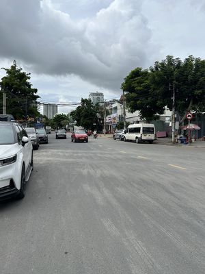 TÒA NHÀ ĐƯỜNG NGUYỄN VĂN HƯỞNG - P. THẢO ĐIỀN