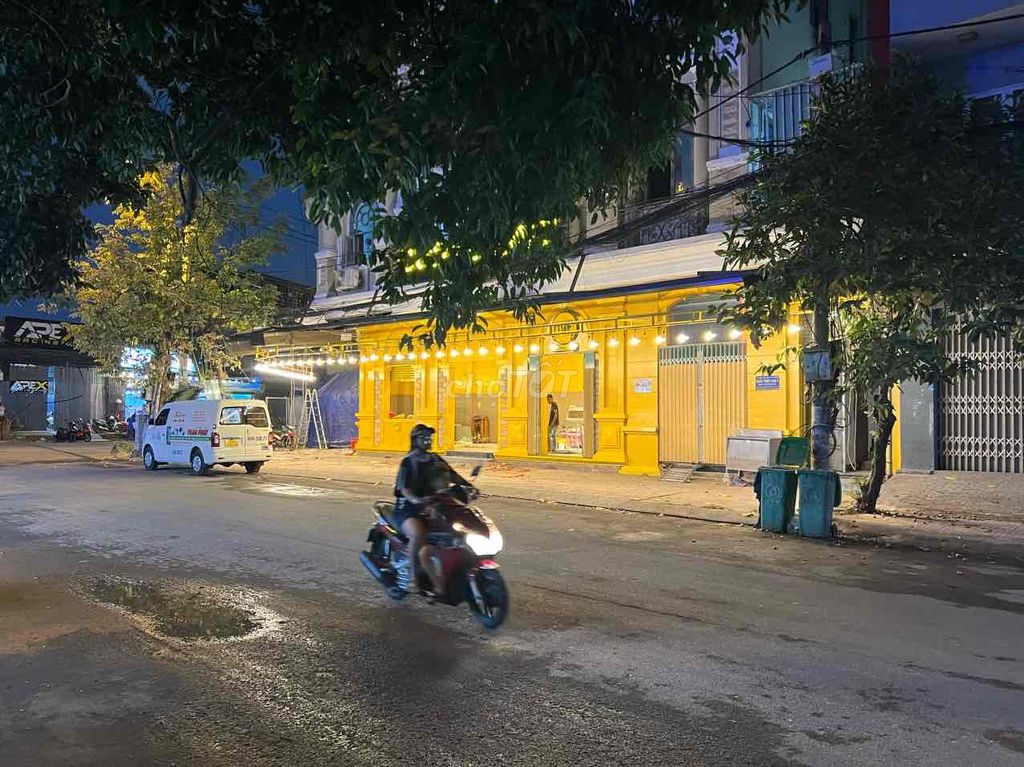 Tuyển Nhân Viên Cafe