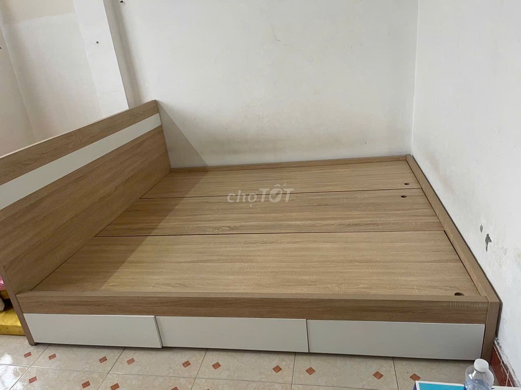 Bán gấp giường 1m8 x 2m