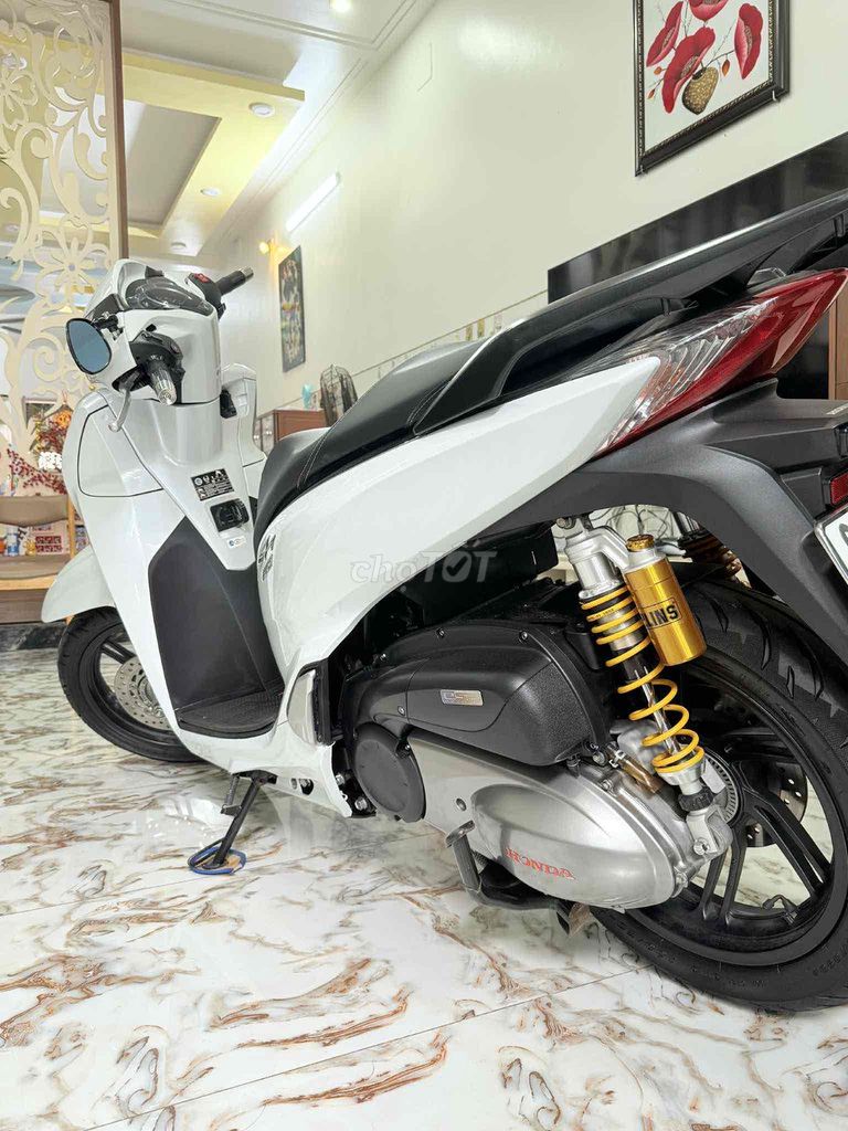 SH 300i xe nhập Ý Trắng Sporty. Mua bán Xe máy tại Thành phố Mỹ Tho Tiền Giang được đăng bởi Sang Mobile hình 3