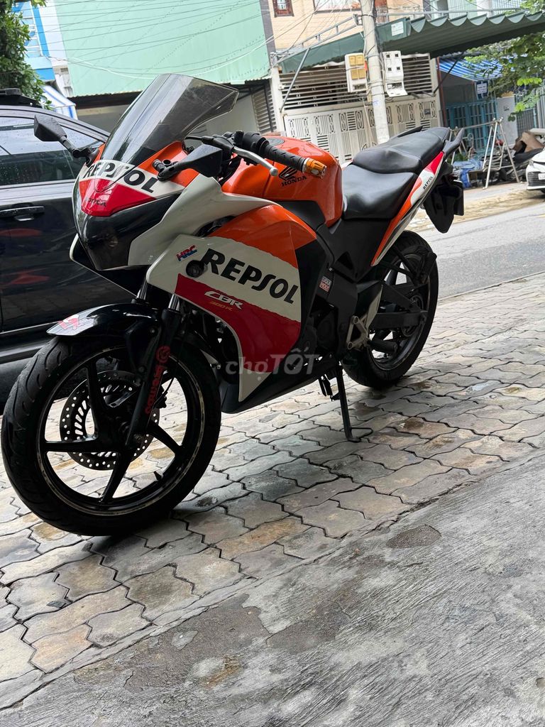 Honda CBR150R оранжево-бело-красная