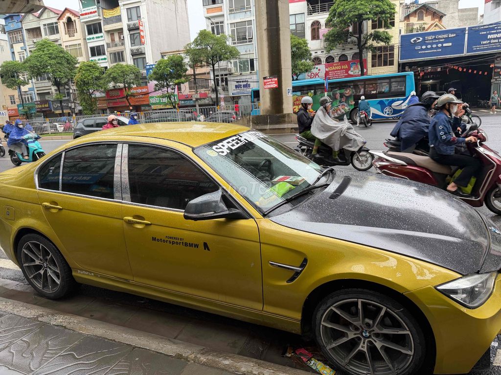 БМВ 318i F30, золото
