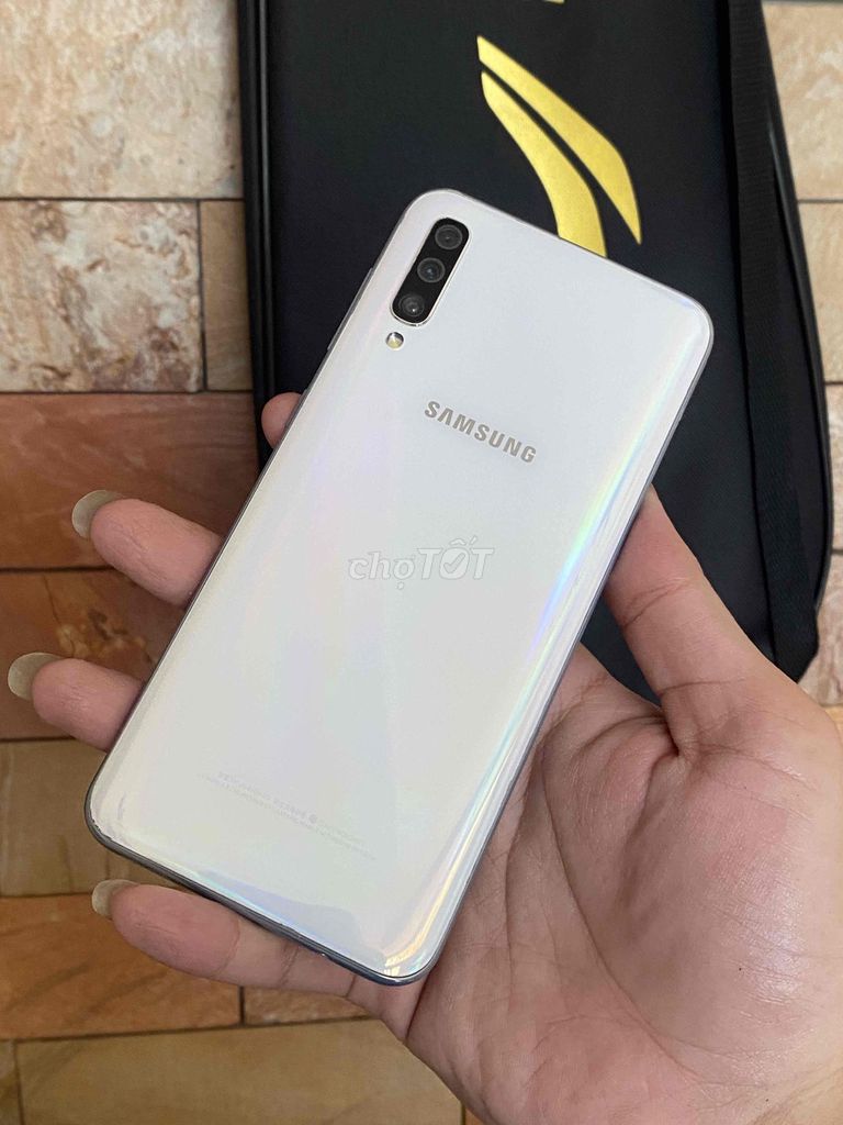 Samsung A50 6-128GB NFC Trắng. Mua bán Điện thoại tại Thành phố Tân An Long An được đăng bởi Lại Nguyễn Xuân Phú hình 1