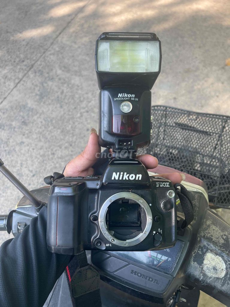 Máy ảnh Nikon F90X Đen. Mua bán Máy ảnh, Máy quay tại Thành phố Thủ Đức Tp Hồ Chí Minh được đăng bởi Nguyen Mừng hình 1
