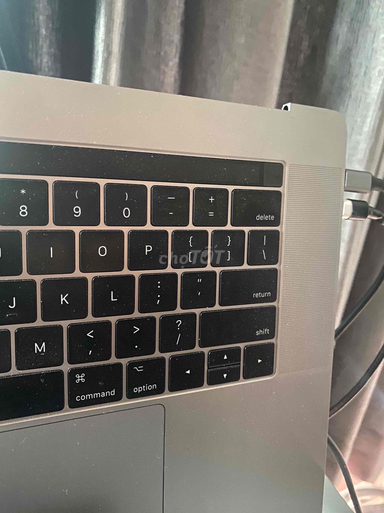 Mâm Macbook Pro 2017 15inch cài sẵn Win. Mua bán Laptop tại Quận 8 Tp Hồ Chí Minh được đăng bởi Ty Nguy hình 1