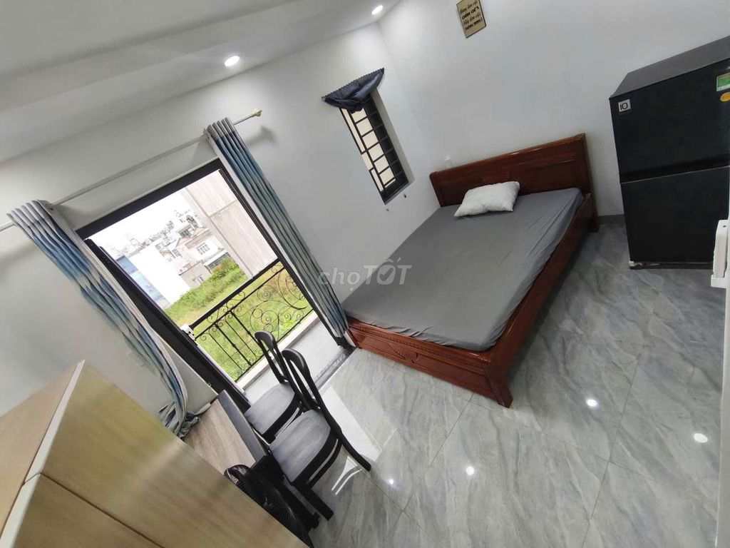 bạn công tách bếp thang máy full nội thất CC tầng cao thoáng Ngã Tư ga