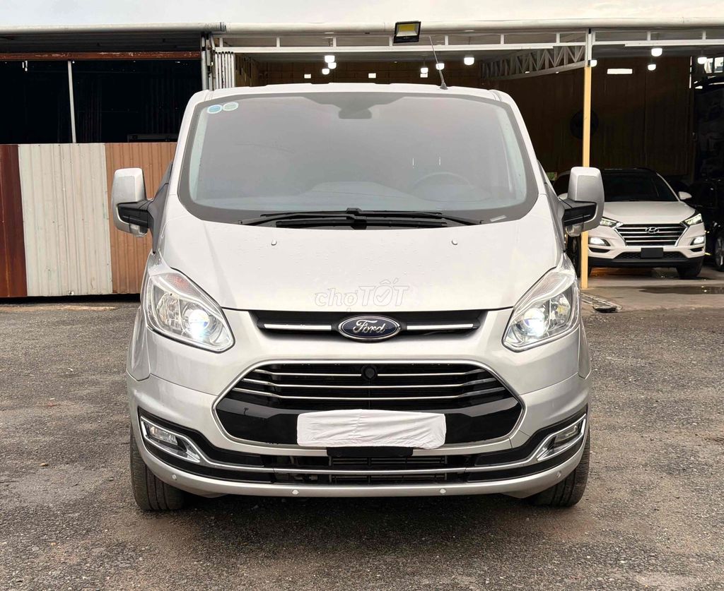 Ford Tourneo Titanium 2019 Серебристый металлик