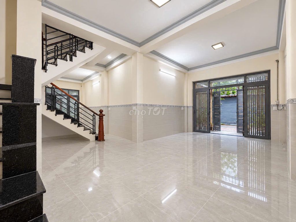 ПРОДАЕТСЯ ДОМ С КУРГАНОМ МАНГО - 4 Х 19 М - 4 ЭТАЖА - 5 КВ.М. - 8 М РЯДОМ С РЫНКОМ - 70 ТР/М2