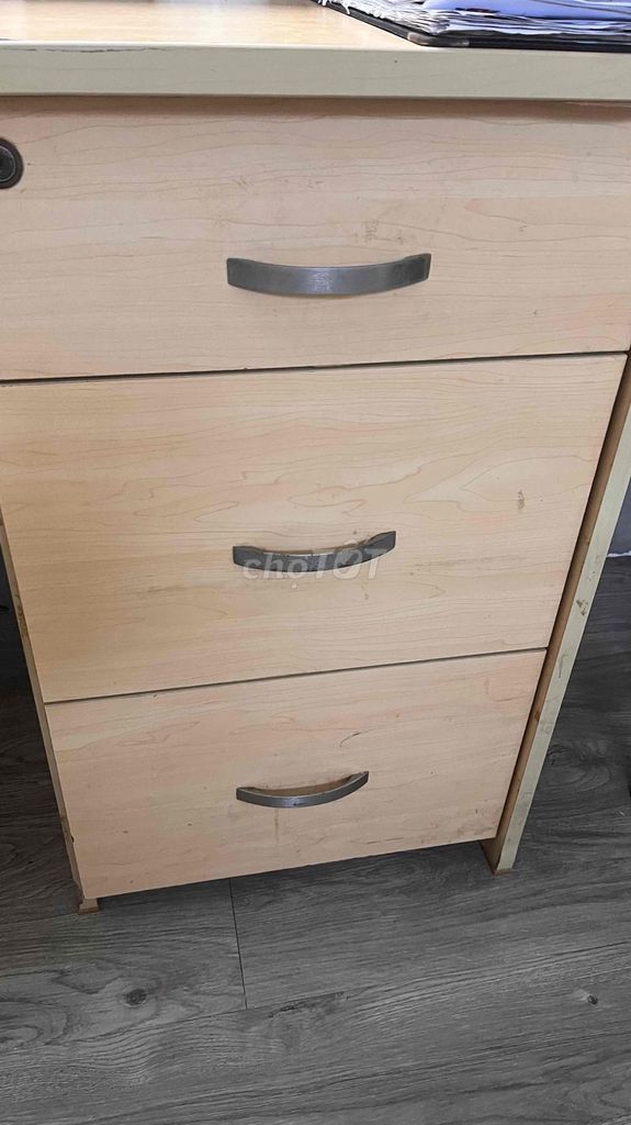 Bàn làm việc cần thanh lý!. Mua bán Nội thất, đồ gia dụng khác tại Quận 1 Tp Hồ Chí Minh được đăng bởi Lo hình 1