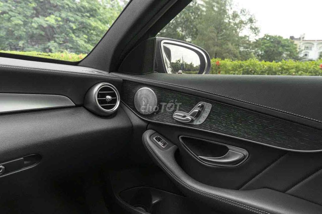 C300_AMG facelift model 2020 màu đen siêu ngầu. Mua bán Ô tô tại Quận 7 Tp Hồ Chí Minh được đăng bởi Dương Phương hình 13